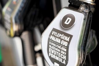 Nafta může zdražit ke 47 korunám - Novinky